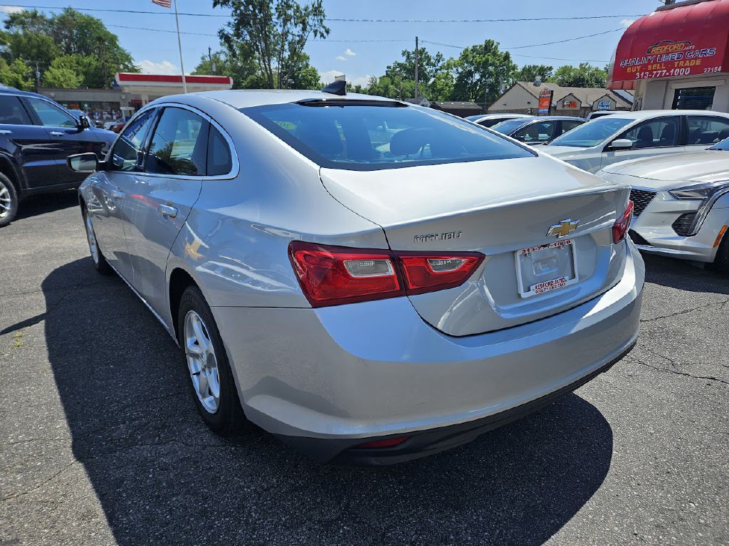2017 Chevrolet Malibu Image 9