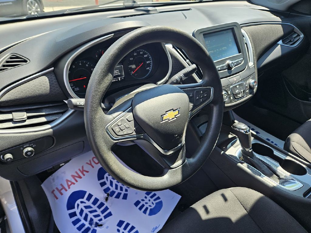 2017 Chevrolet Malibu Image 12