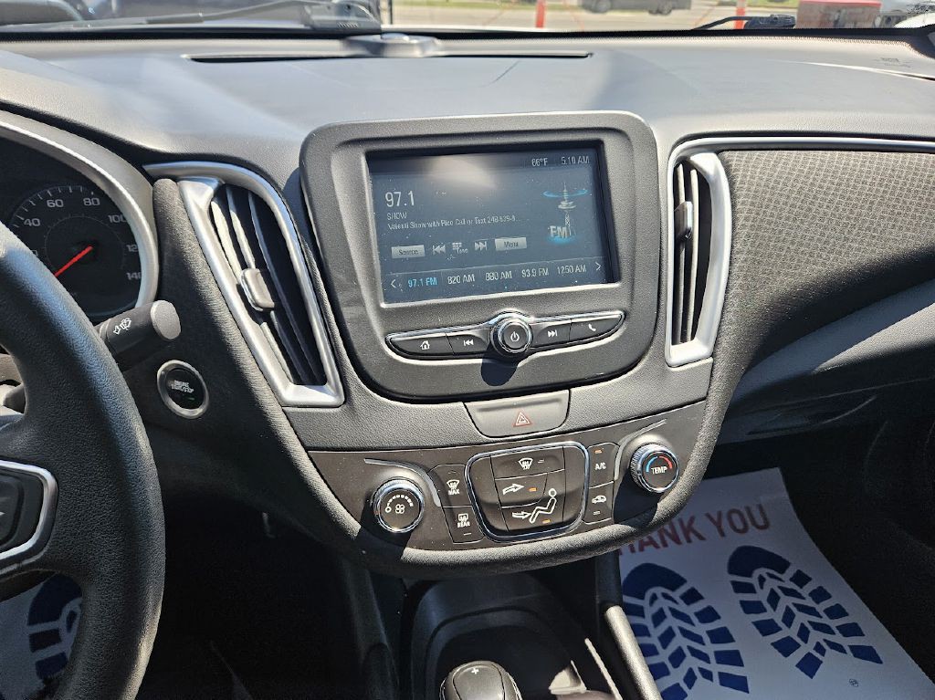2017 Chevrolet Malibu Image 20