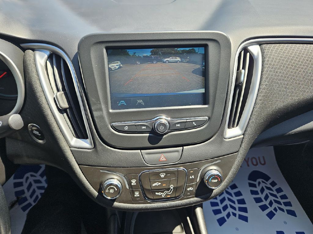 2017 Chevrolet Malibu Image 24