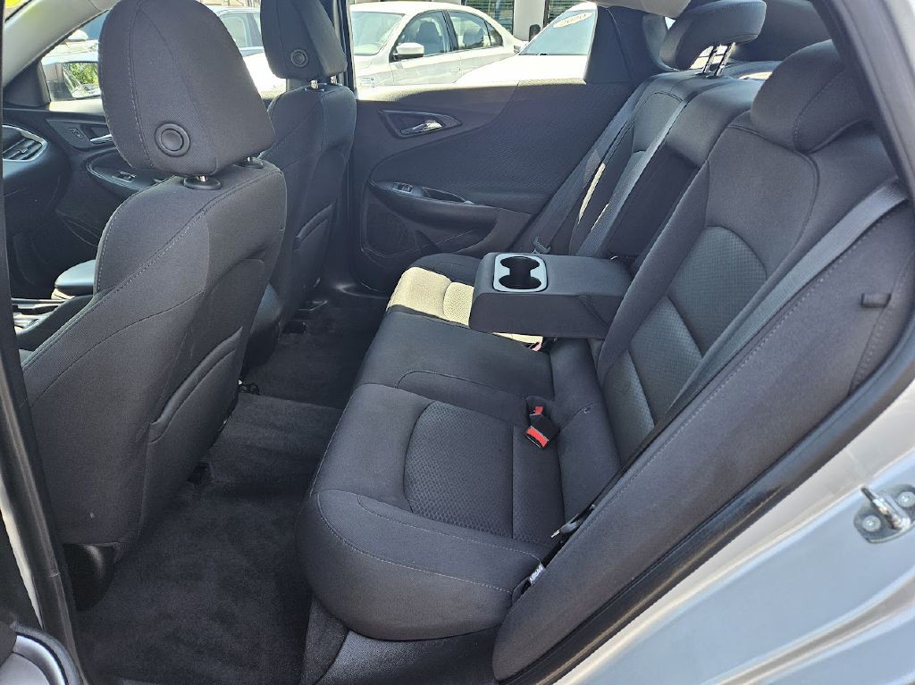 2017 Chevrolet Malibu Image 30