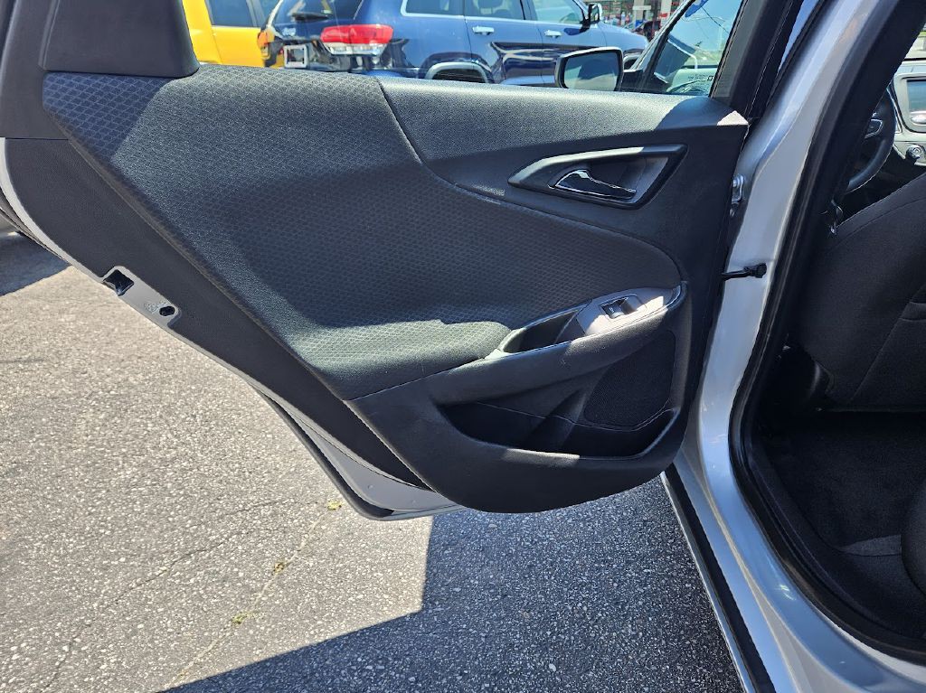 2017 Chevrolet Malibu Image 31