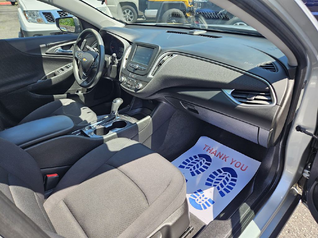 2017 Chevrolet Malibu Image 36