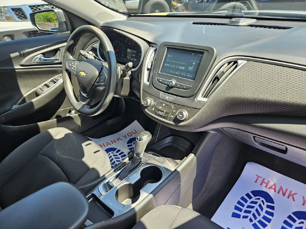 2017 Chevrolet Malibu Image 37