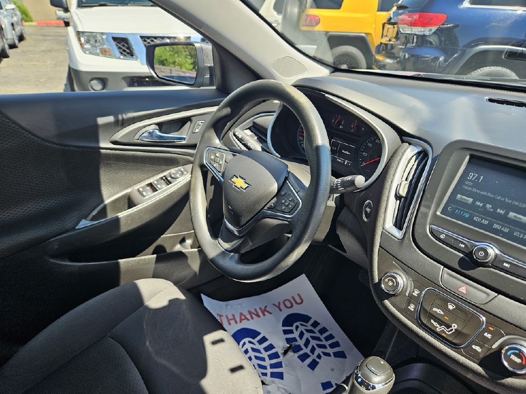 2017 Chevrolet Malibu Image 38