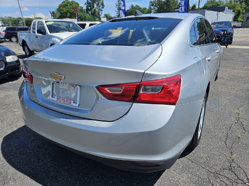 2017 Chevrolet Malibu Image 4