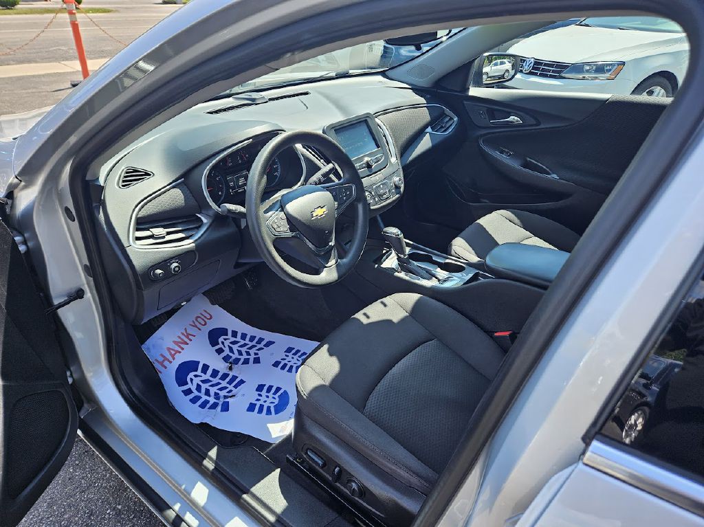 2017 Chevrolet Malibu Image 7