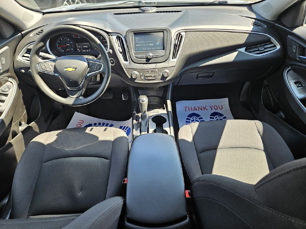 2017 Chevrolet Malibu Image 8