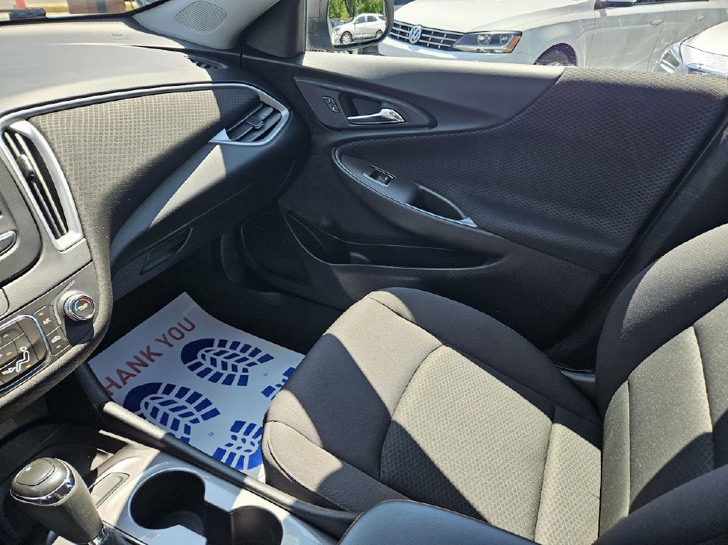 2017 Chevrolet Malibu Image 15