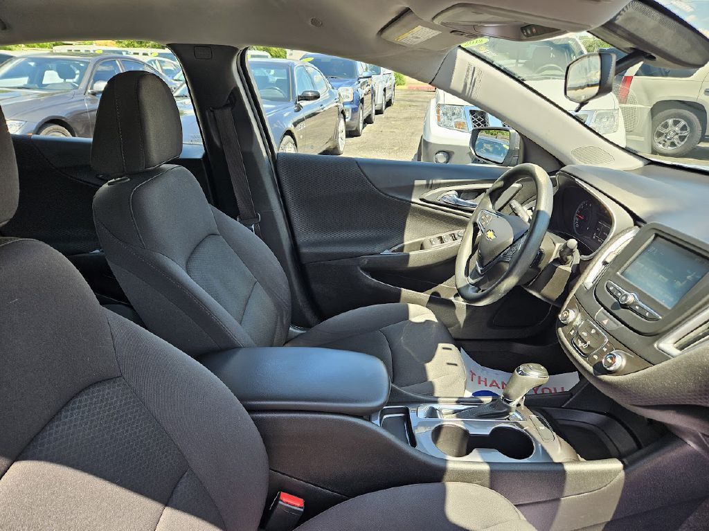 2017 Chevrolet Malibu Image 17