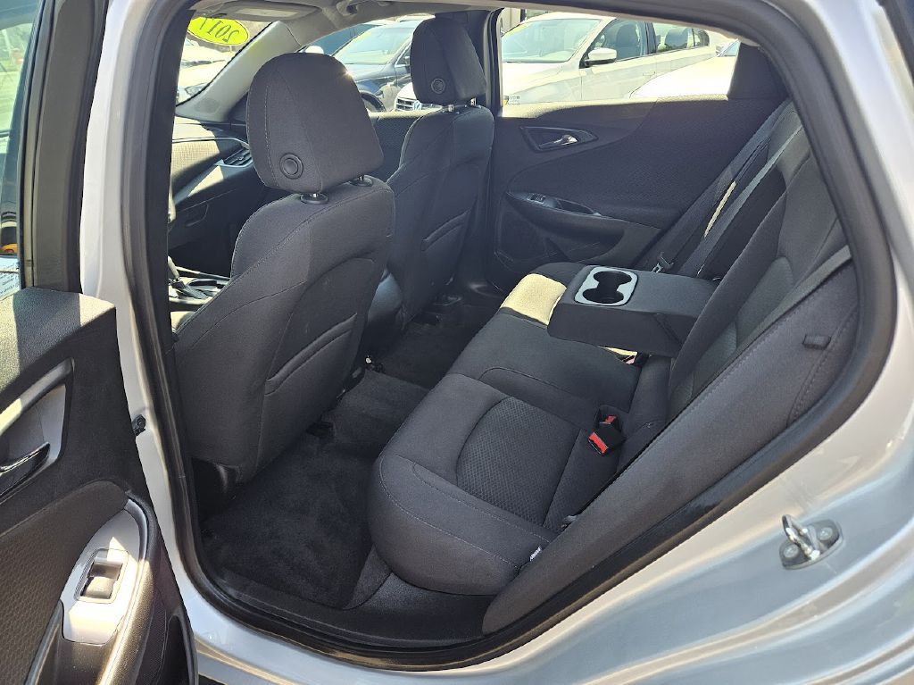 2017 Chevrolet Malibu Image 20