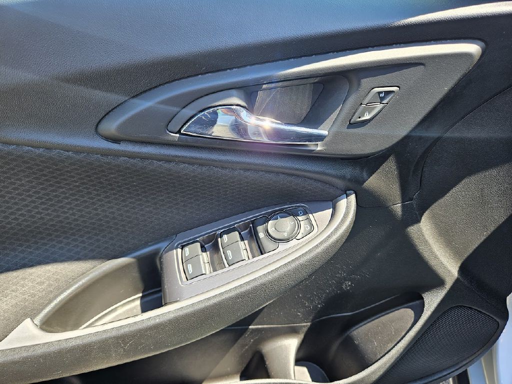 2017 Chevrolet Malibu Image 25