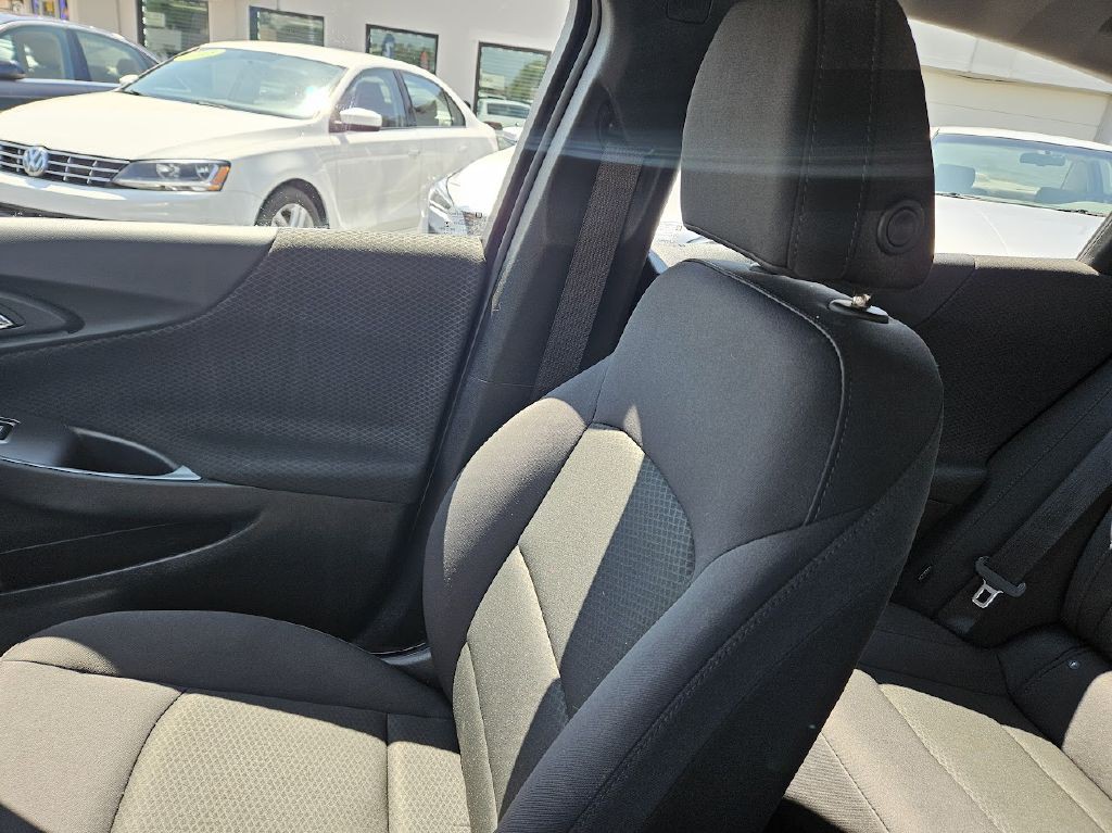 2017 Chevrolet Malibu Image 31