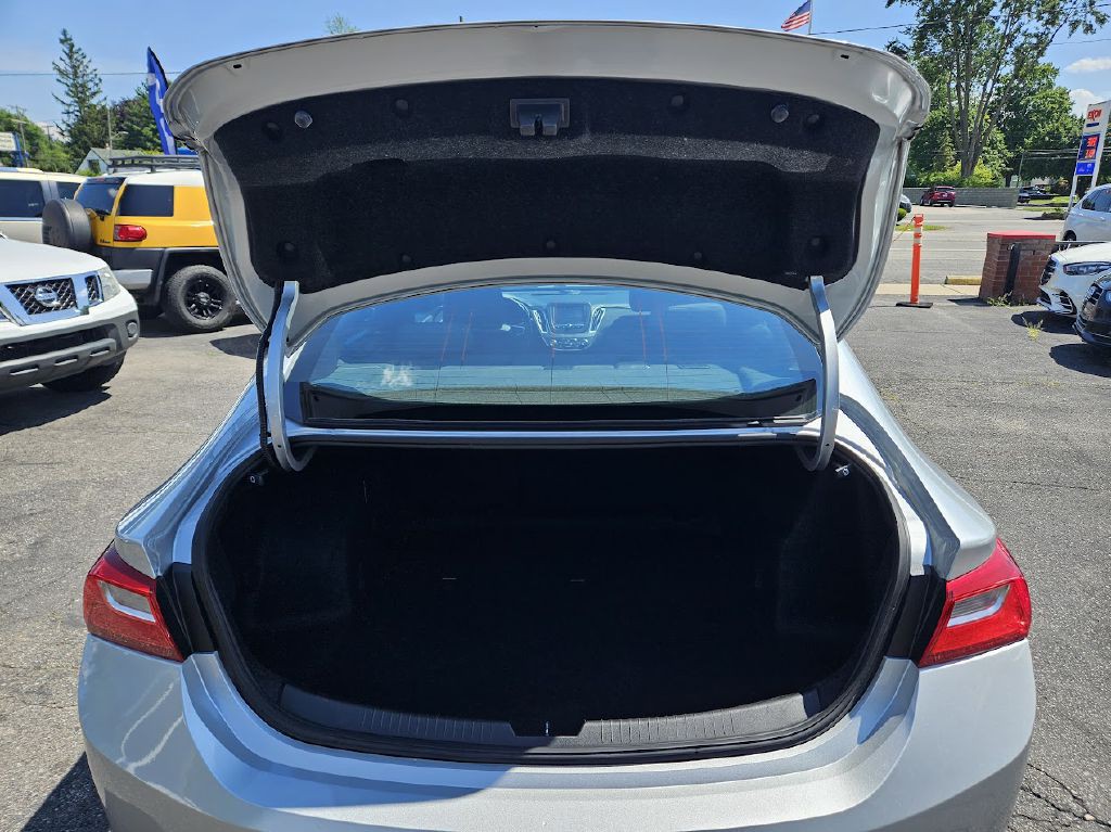 2017 Chevrolet Malibu Image 35