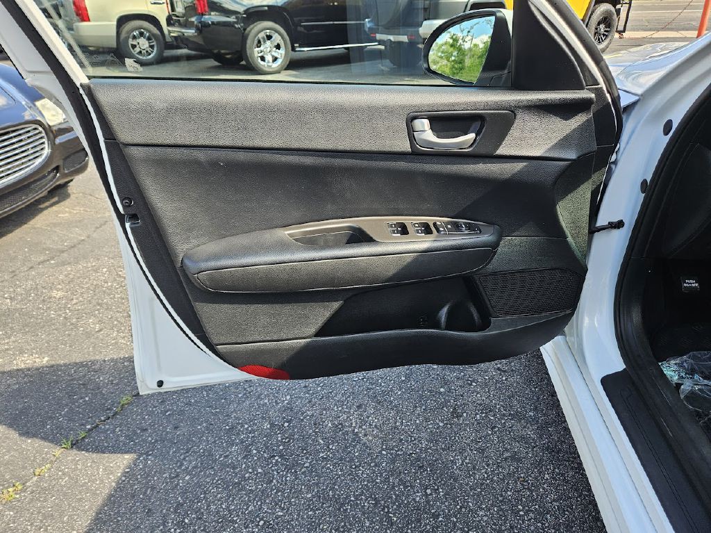 2019 Kia Optima Image 16