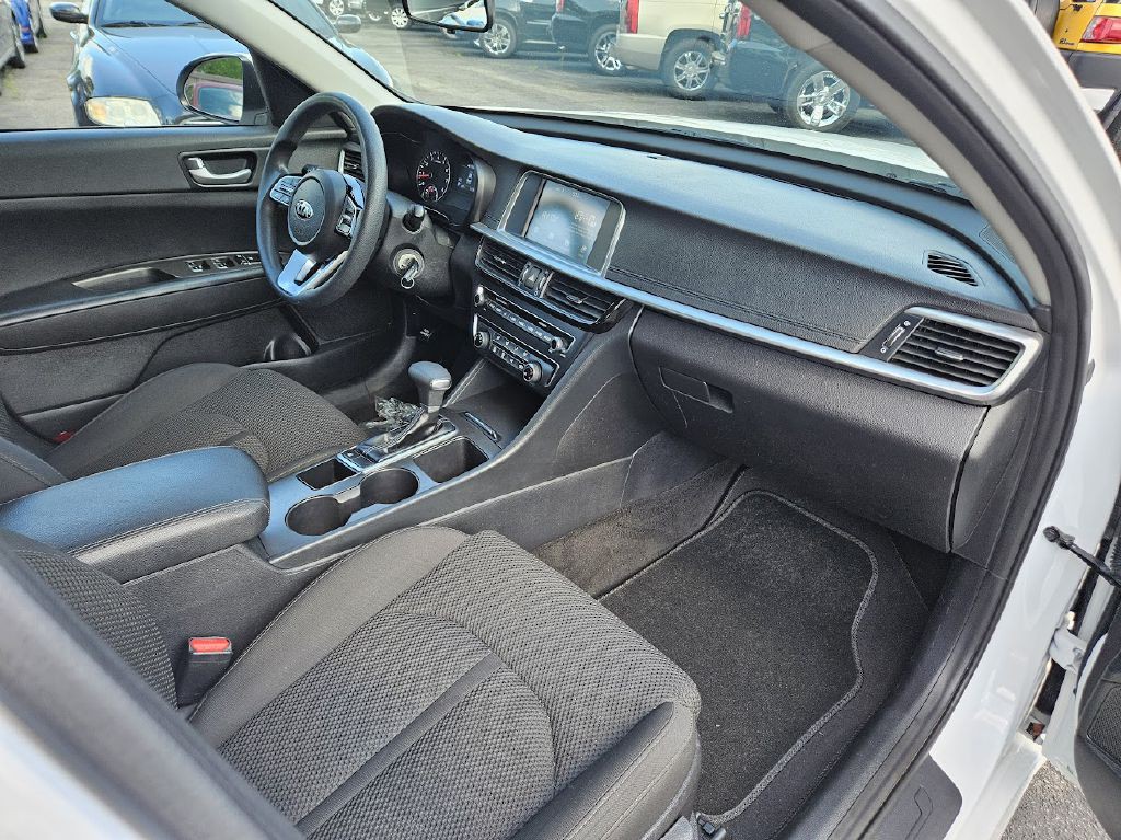 2019 Kia Optima Image 32