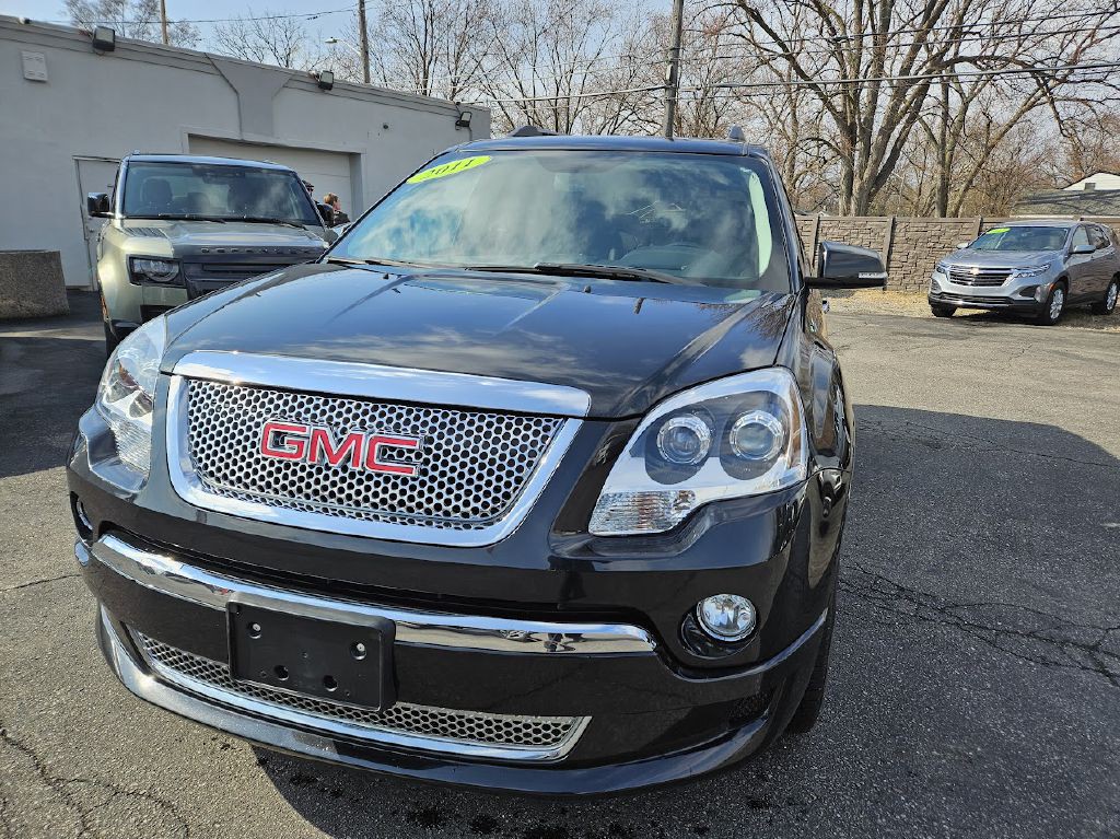 2011 GMC Acadia Image 2