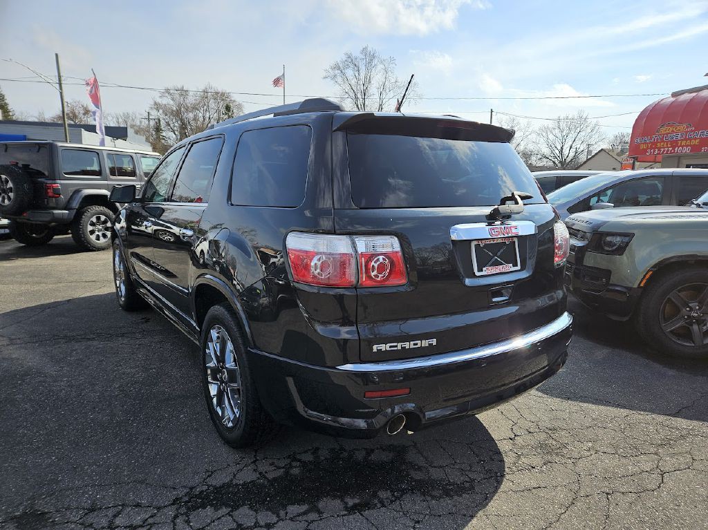 2011 GMC Acadia Image 9