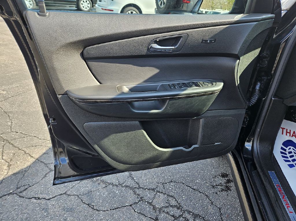 2011 GMC Acadia Image 16