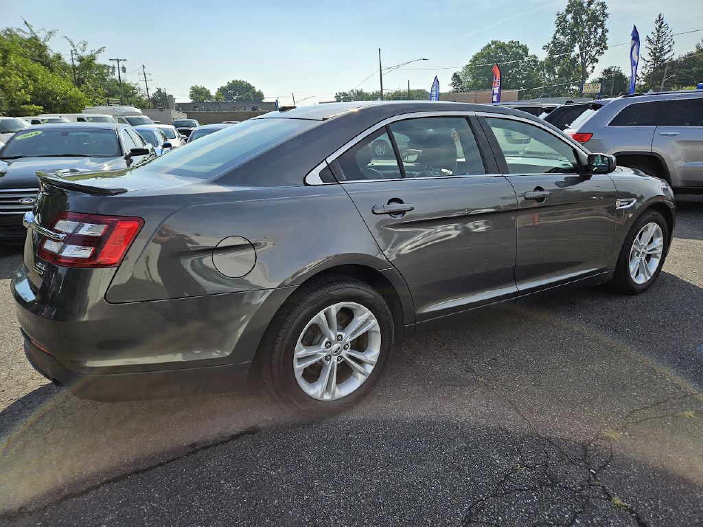 2017 Ford Taurus Image 7