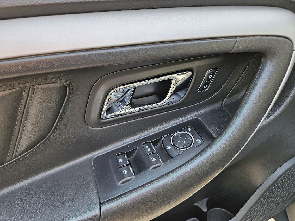 2017 Ford Taurus Image 16
