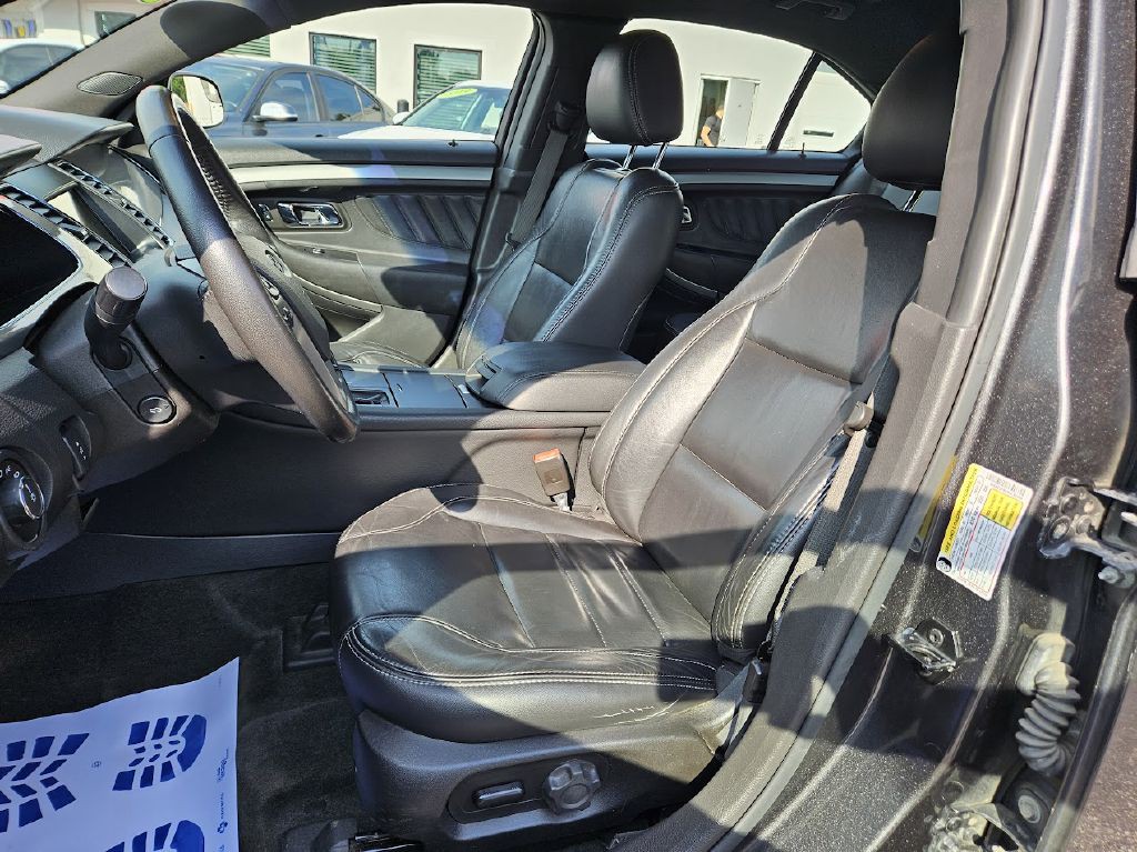2017 Ford Taurus Image 18