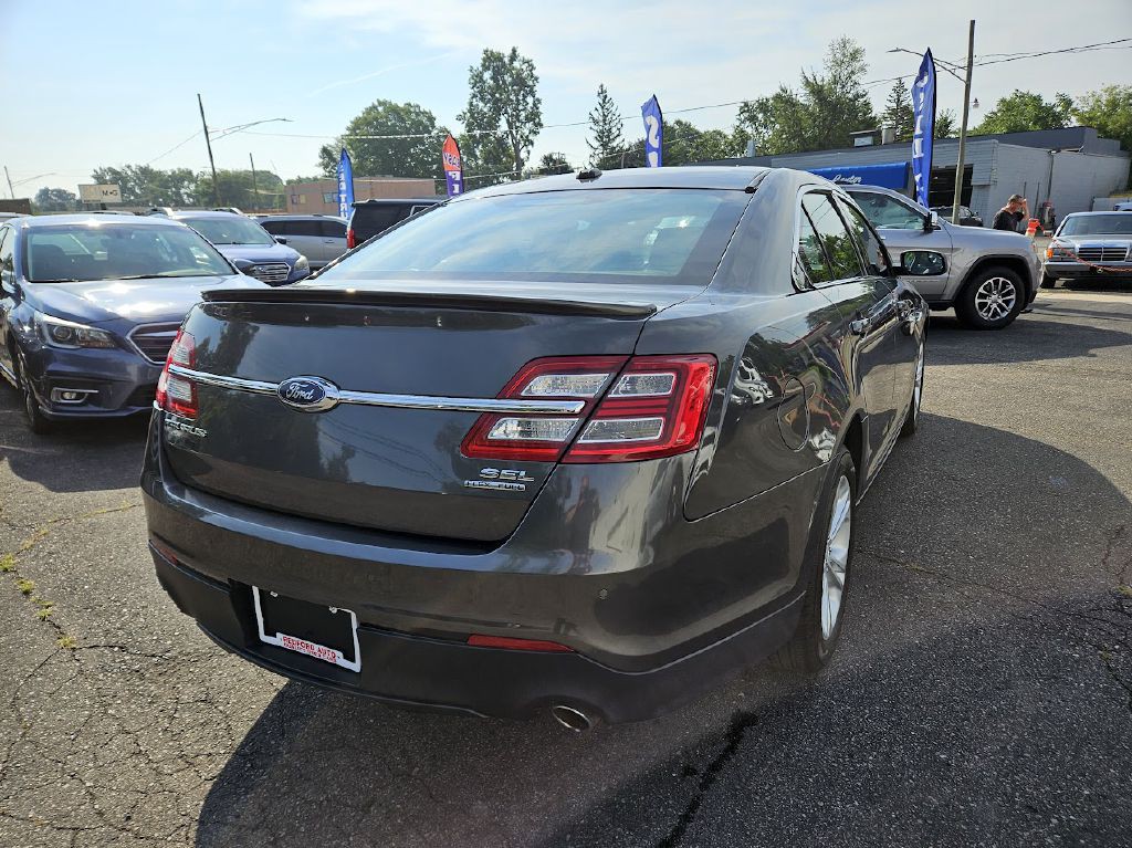 2017 Ford Taurus Image 4