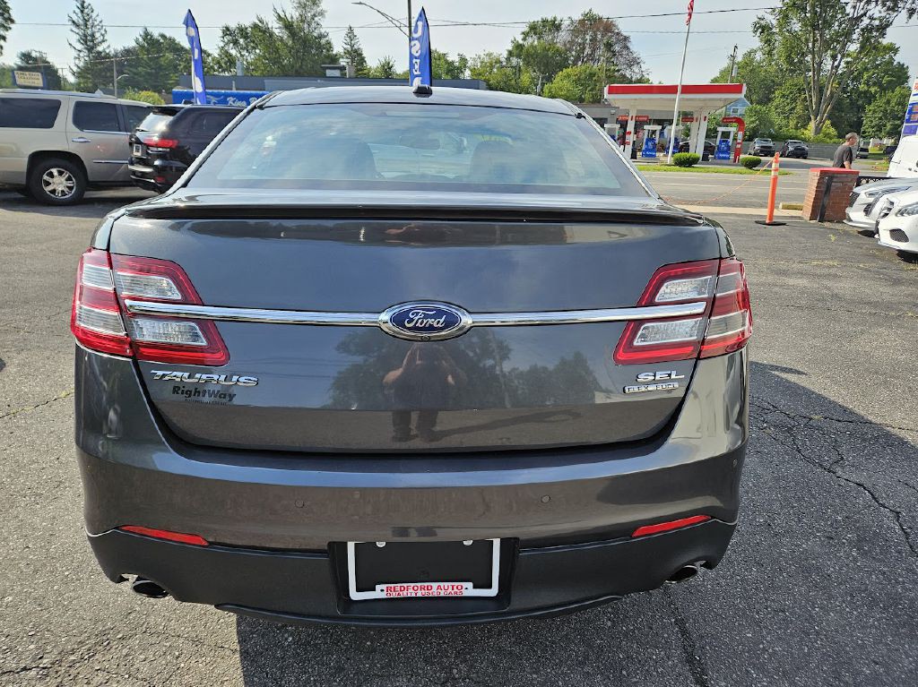 2017 Ford Taurus Image 5