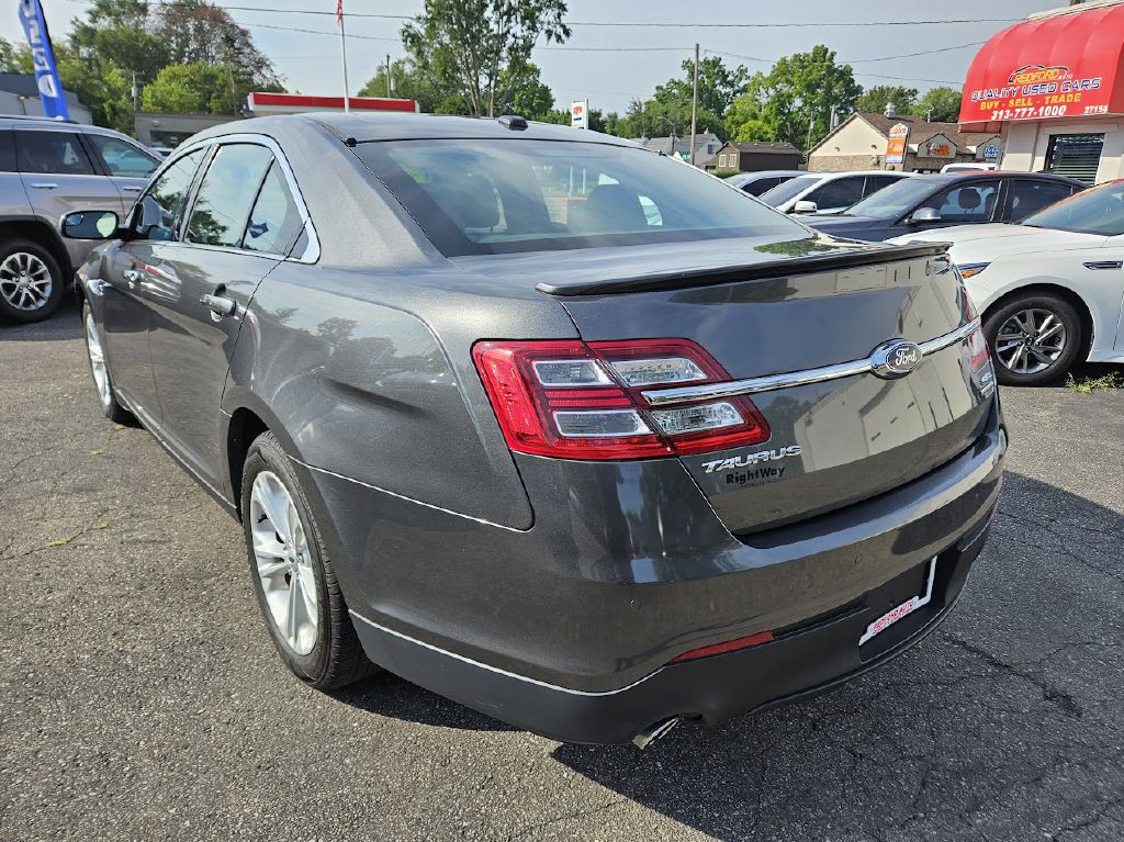2017 Ford Taurus Image 6
