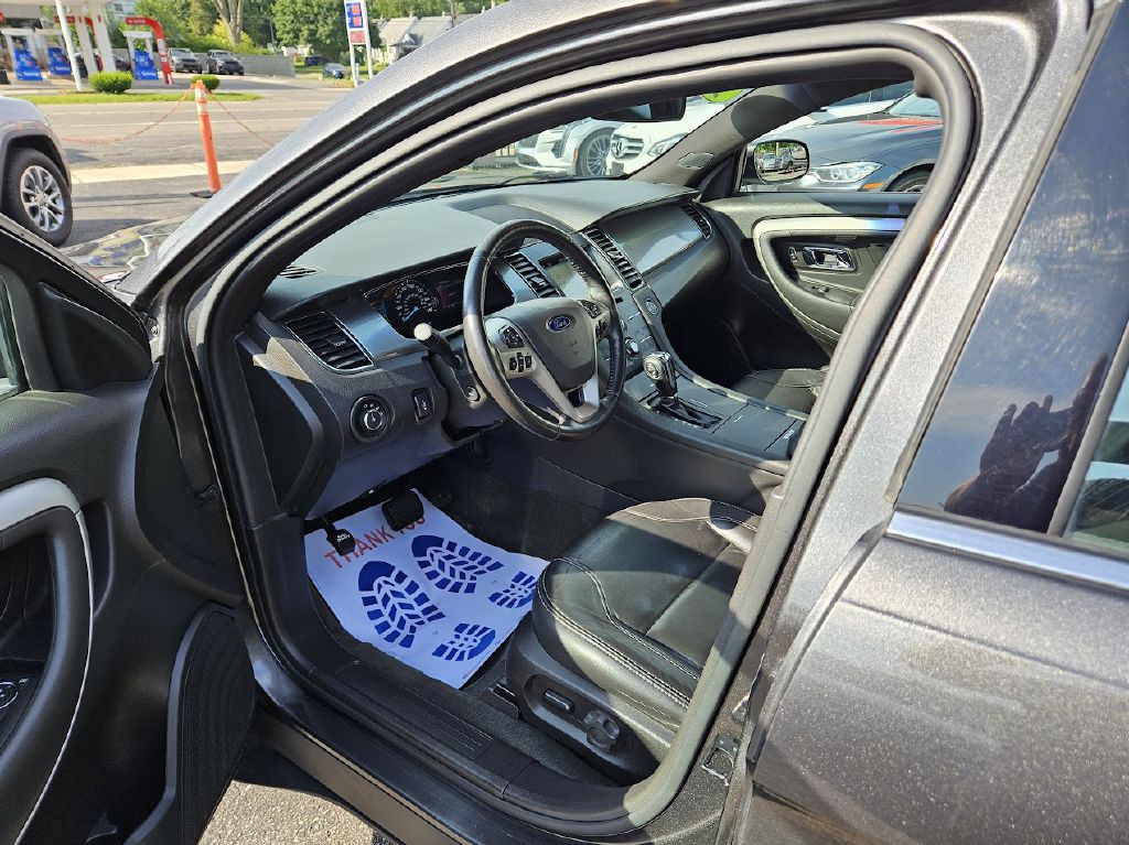 2017 Ford Taurus Image 7