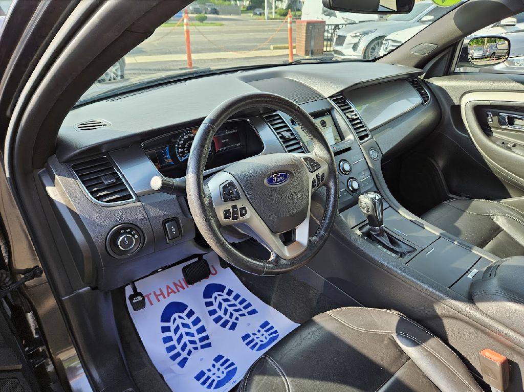 2017 Ford Taurus Image 9