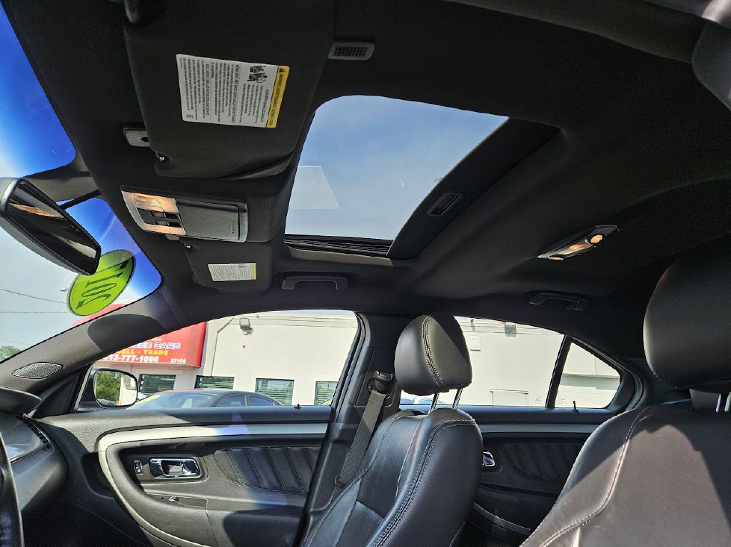 2017 Ford Taurus Image 10