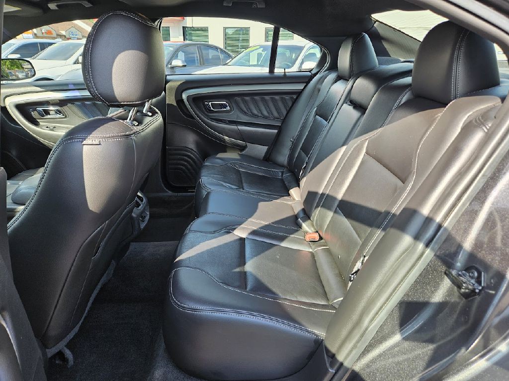 2017 Ford Taurus Image 17