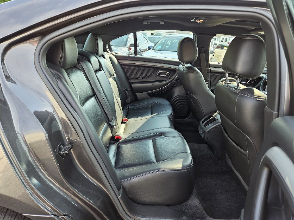 2017 Ford Taurus Image 18