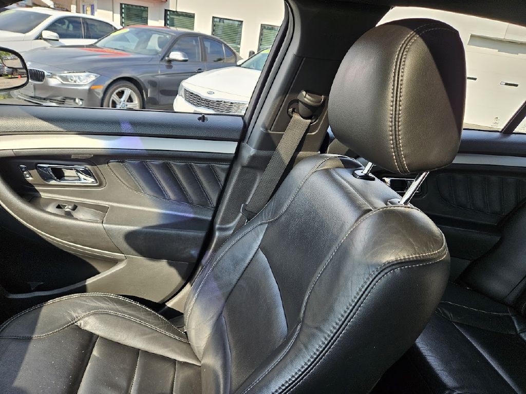 2017 Ford Taurus Image 34