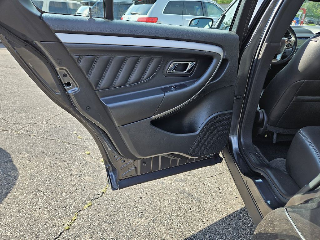 2017 Ford Taurus Image 37