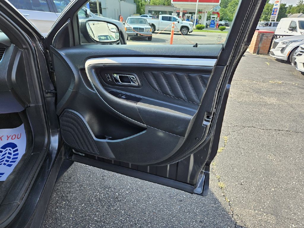 2017 Ford Taurus Image 46