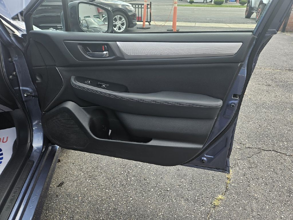 2018 Subaru Legacy Image 37