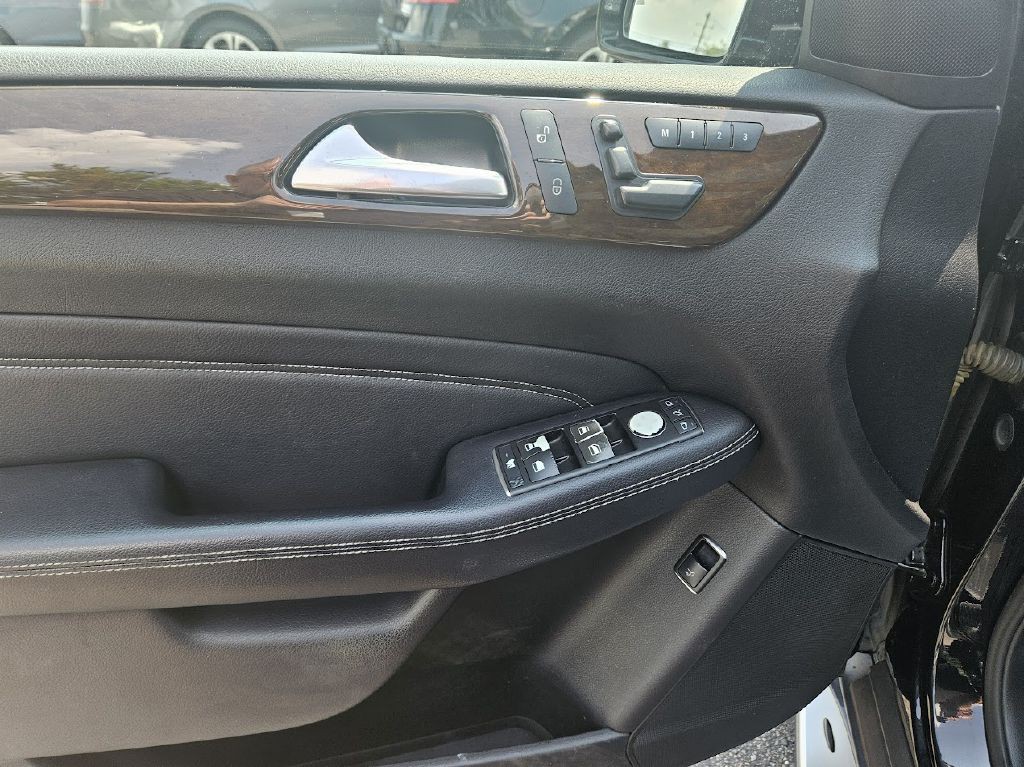 2012 Mercedes-Benz M-Class Image 14