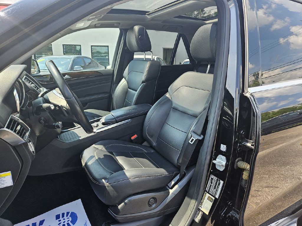 2012 Mercedes-Benz M-Class Image 16