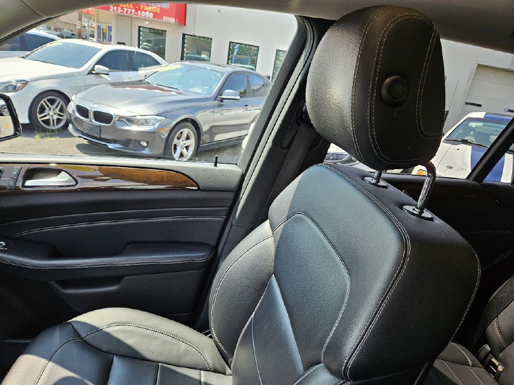 2012 Mercedes-Benz M-Class Image 23