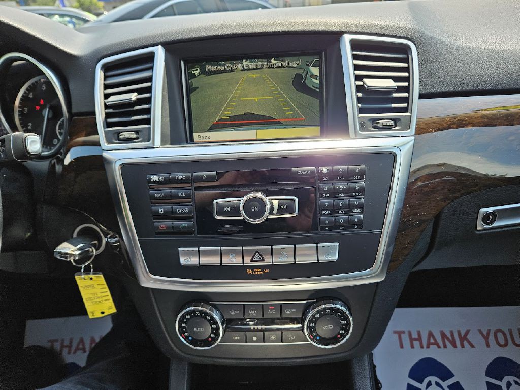 2012 Mercedes-Benz M-Class Image 24