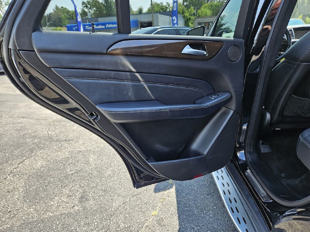 2012 Mercedes-Benz M-Class Image 29
