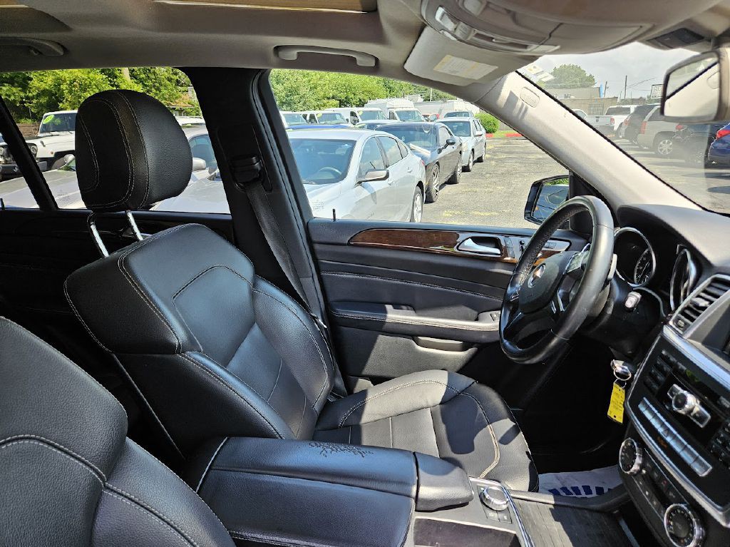 2012 Mercedes-Benz M-Class Image 35