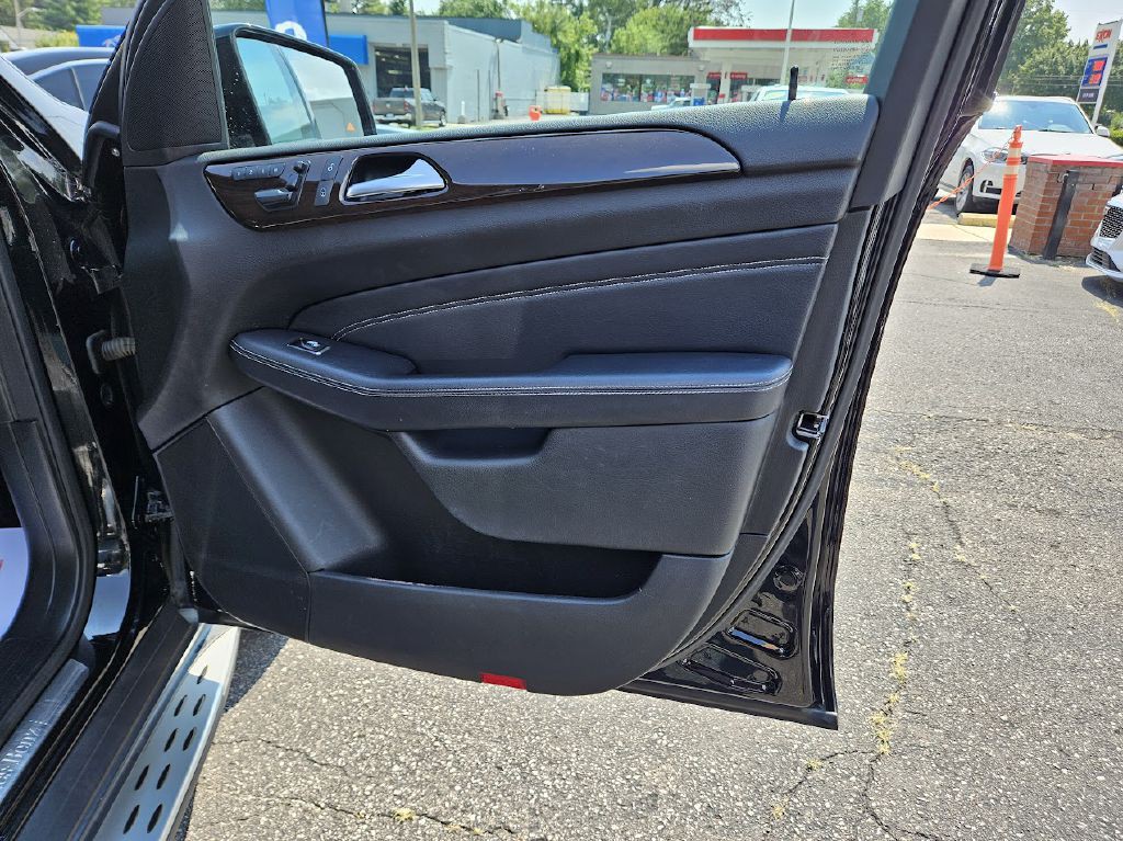 2012 Mercedes-Benz M-Class Image 37
