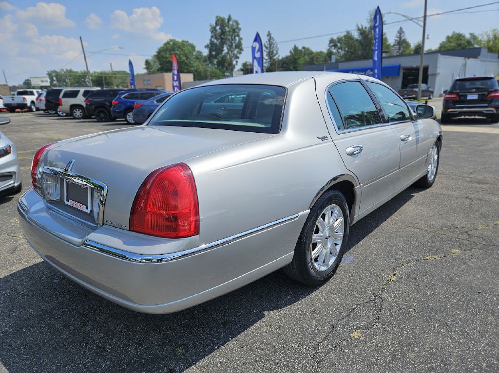 2011 Lincoln Town Car Image 6