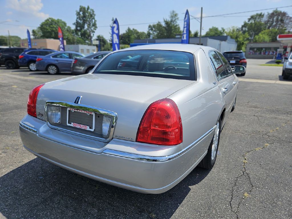2011 Lincoln Town Car Image 7