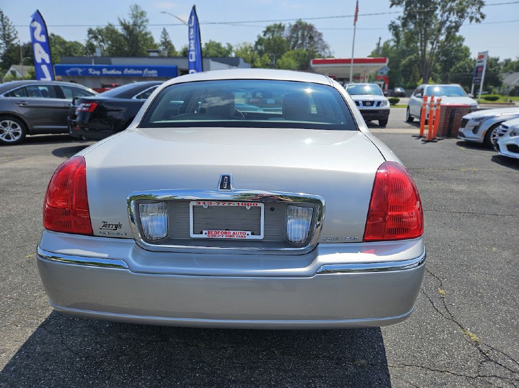 2011 Lincoln Town Car Image 8