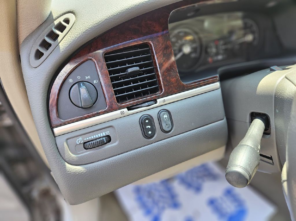 2011 Lincoln Town Car Image 13