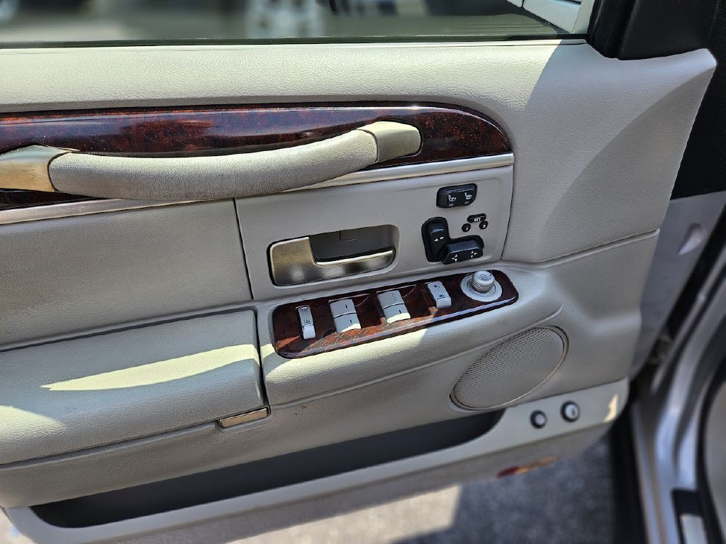 2011 Lincoln Town Car Image 15